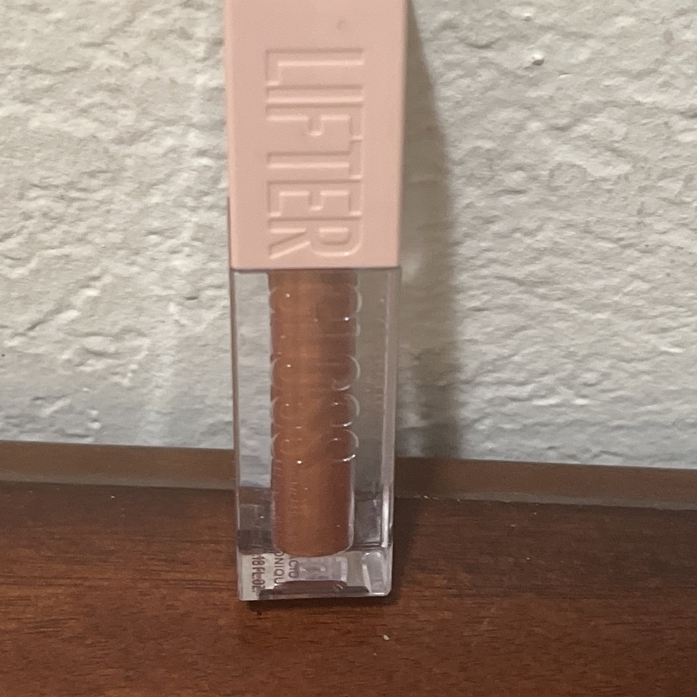 MAYBELLINE
LIFTER GLOSS BRONZED LIP GLOSS